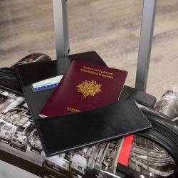 Porte-carte grise ou passeport publicitaire en cuir véritable Fabriqué en Europe