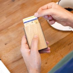 Porte cartes personnalisé RFID 1 à 6 cartes de crédit aspect bois OGON Slider