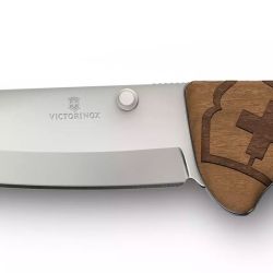 Couteau publicitaire fabriqué en Europe Evoke Wood Victorinox 136 mm