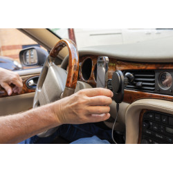 Support publicitaire magnetique à voiture 15W en plastique RCS PowerCruze