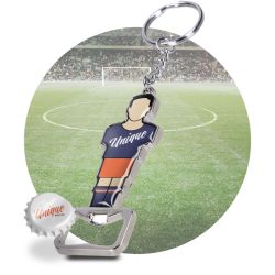 Porte-clefs publicitaire décapsuleur en zamac 2D en forme de joueurs de foot Porte-clefs publicitaire décapsuleur en zamac 2D en forme de joueurs de foot