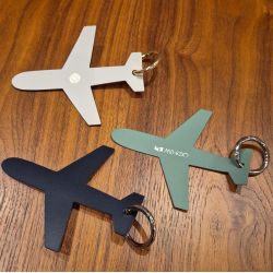 Porte-clés avion personnalisé en cuir recyclé fabriqué en France