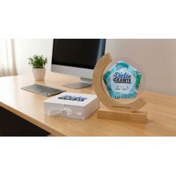 Trophée personnalisé bi-matière bois et verre sur socle fabriqué en Europe