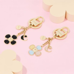 Porte-clefs publicitaire Vivienne Cacharel