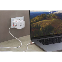 Adaptateur publicitaire universel SKROSS® MUV AC65PD avec câble USB-C