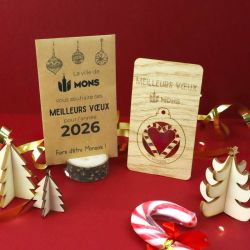 Carte publicitaire bois boule de Noël détachable fabriquée en France